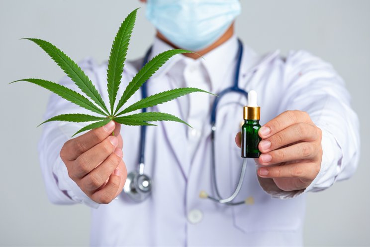 3003_4757_Medical_marijuana_Benefits_and_side_effects